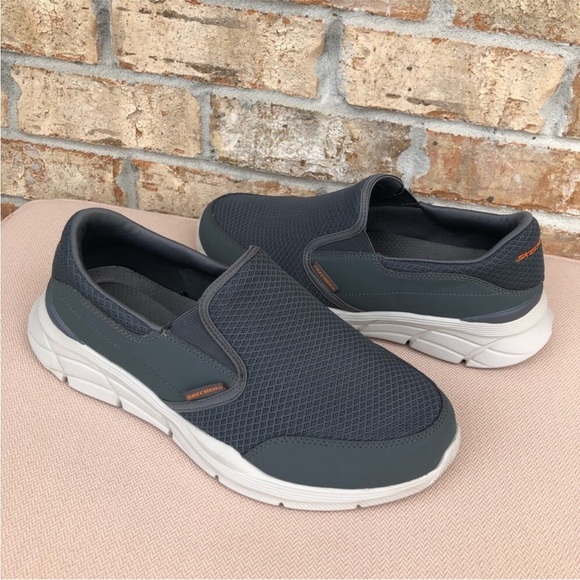 Skechers Men's Gray Charcoal Memory Foam Extra Wide Fit Slip-on Loafer 9.5 - Picture 2 of 13